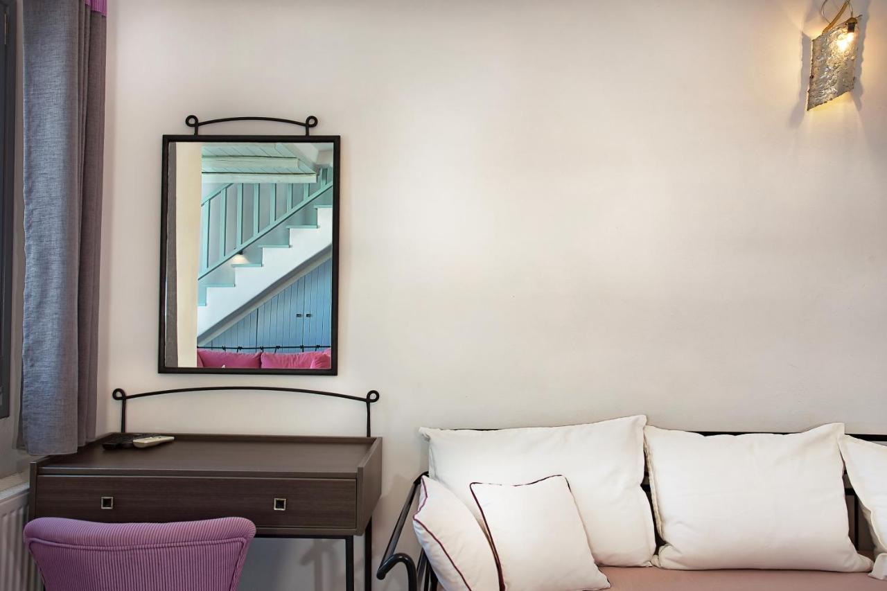Ianthi Boutique Guesthouses סקירוס מראה חיצוני תמונה